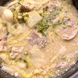 豚バラ肉と白菜と豆苗の味噌豆乳鍋